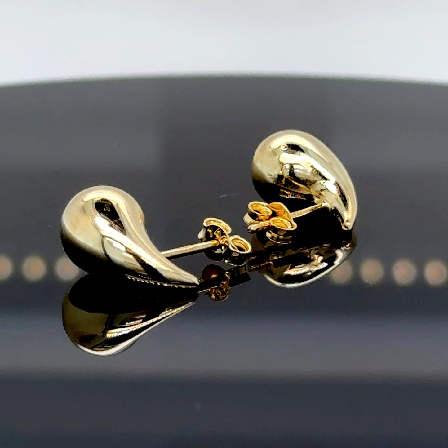 Pendientes de oro de 14 quilates pulido con forma de lágrima orgánica